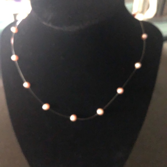 Petite pink strand necklace - Picture 2 of 3